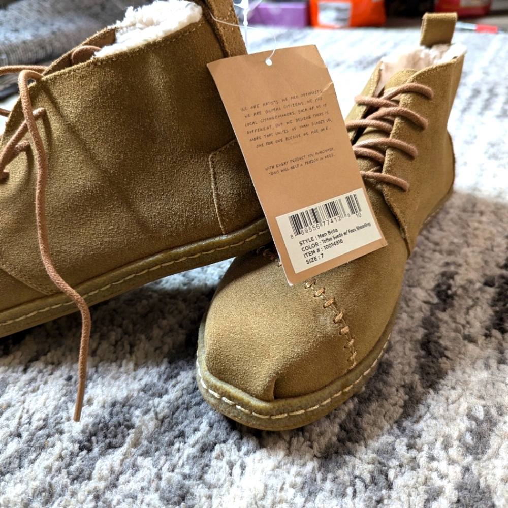 New wt tags Toms men's leather boots size 7